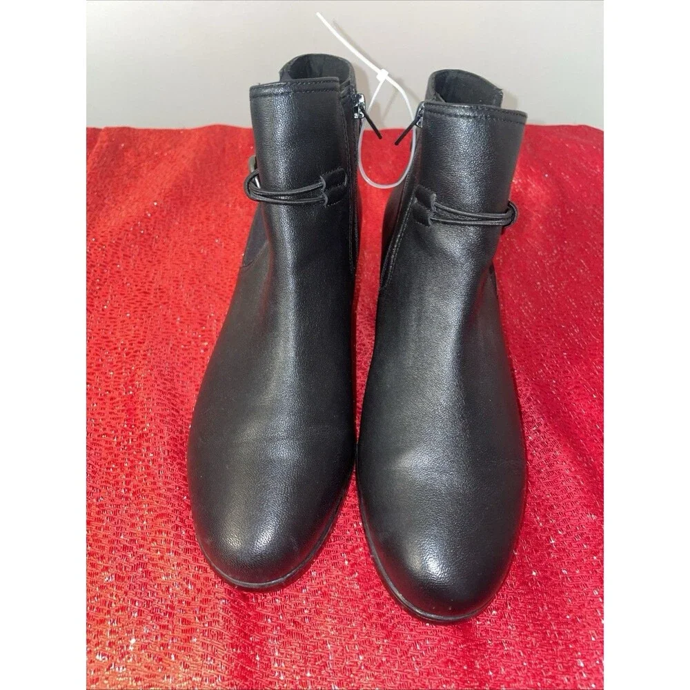 Clarks Women’s Black Leather Ankle Bootie, Zip, Soft, Rubber Sole, 12 W